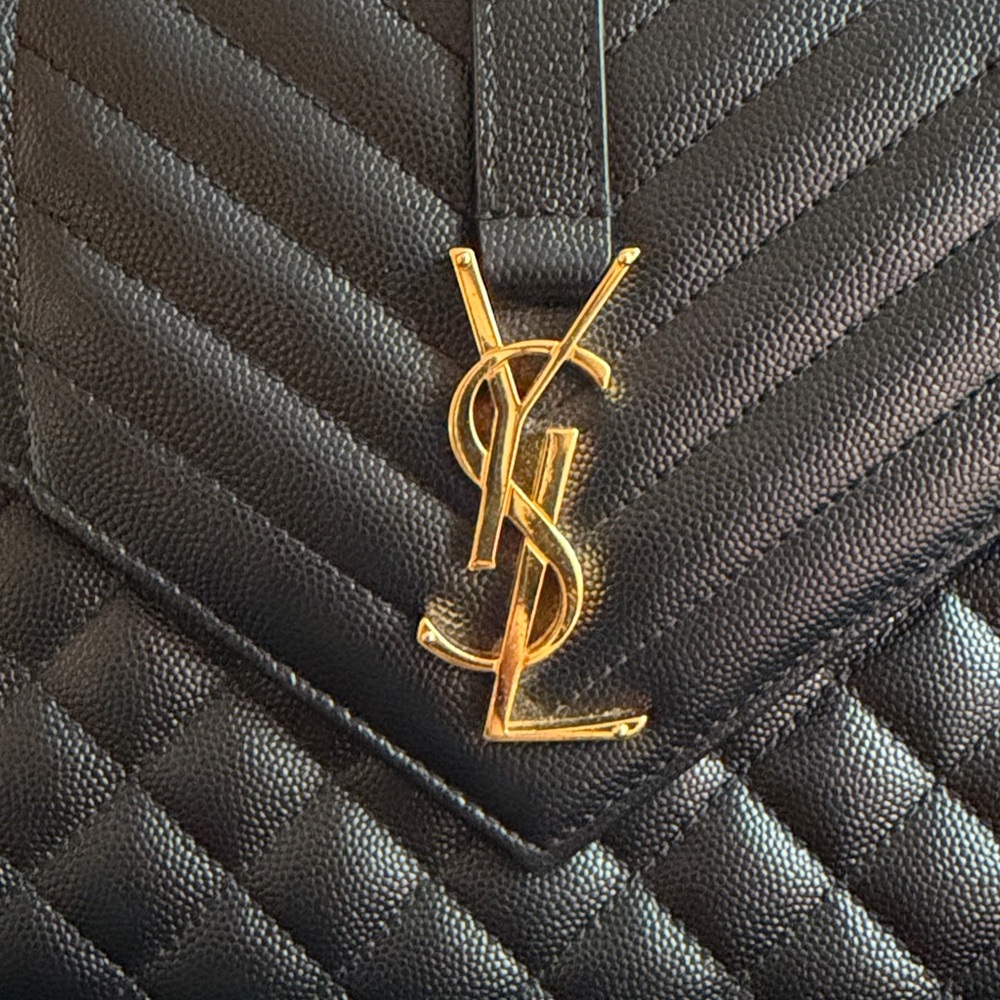 Envelope Triquilt Medium YSL Shoulder Bag in Grained Leather - Picture 2 of 12